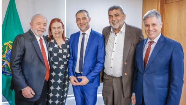 Com o presidente Lula, Lenildo Morais participa de ato de sanção do PAA, em Brasília 