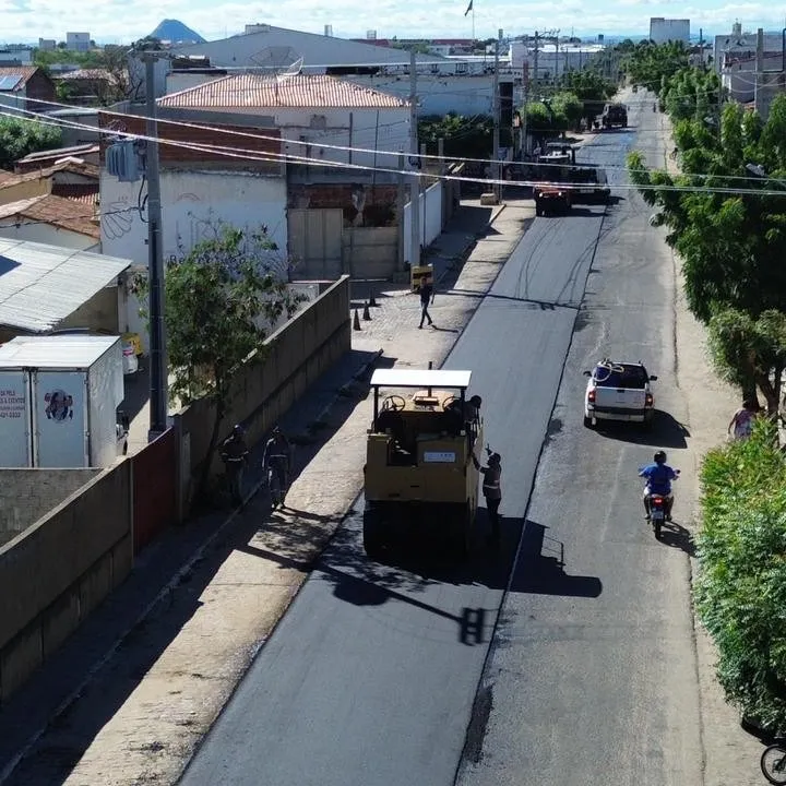Recapeamento asfáltico chega à Rua Lima Campos, no bairro São Sebastião em Patos 