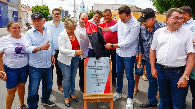 Governador em exercício entrega escola, travessia urbana e visita creche em Uiraúna e Bom Jesus 