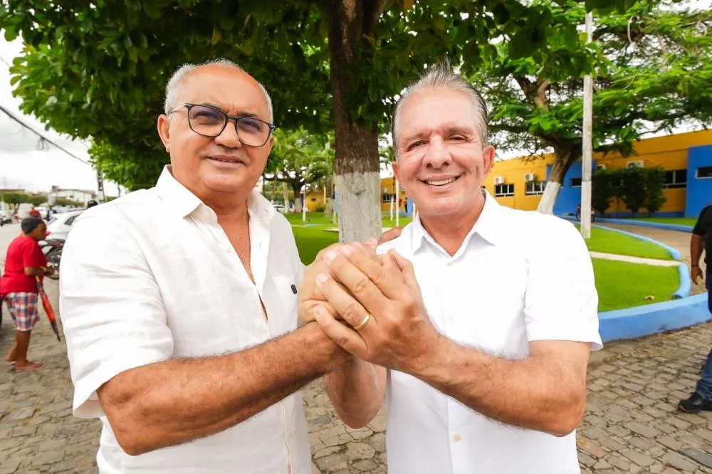 Nabor recebe adesão do prefeito Ba Barros de Pedras de Fogo