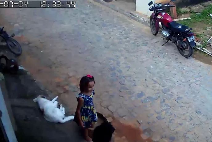 Buscas são feitas em lixão e piso de casa foi quebrado