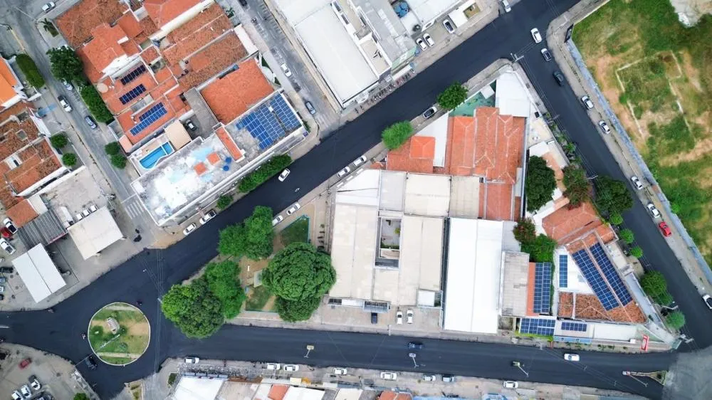 Prefeitura de Patos conclui recapeamento da Avenida Floriano Peixoto e rotatória do antigo terminal rodoviário