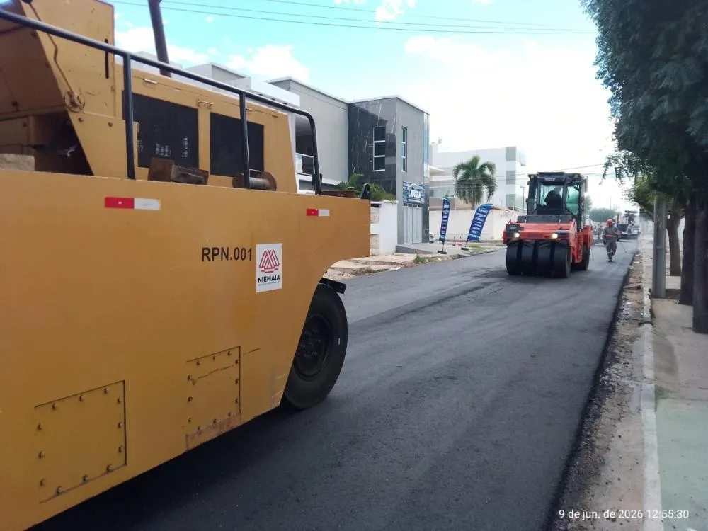 Limpeza de canal, asfaltamento e manutenção de galerias marcam ações da Prefeitura de Patos nesta terça-feira (9)