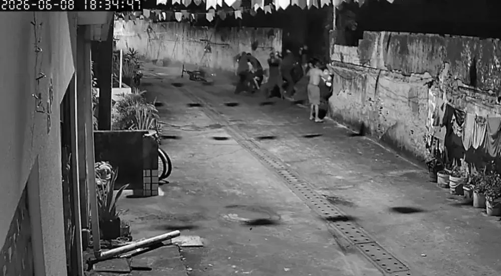 [VÍDEO] Câmera flagra ataque a tiros que deixou dois jovens mortos no Rangel, na Capital
