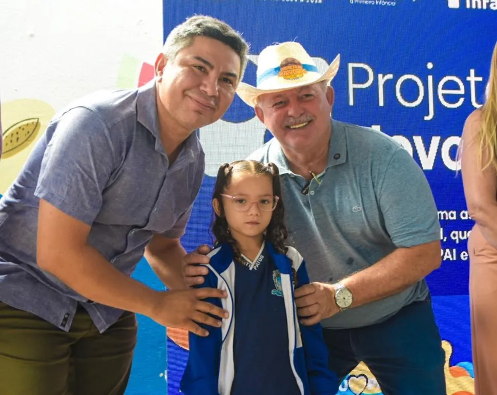 Projeto Novos Olhares entrega 33 óculos na Escola Raimunda Melo e ultrapassa marca de 1.500 óculos distribuídos em Patos