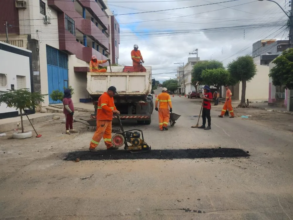 Prefeitura de Patos e DER realizam nova etapa da Operação Tapa-Buracos