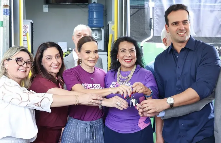 Governador participa da entrega de micro-ônibus do programa Antes Que Aconteça e destaca queda de 36,8% nos feminicídios na Paraíba