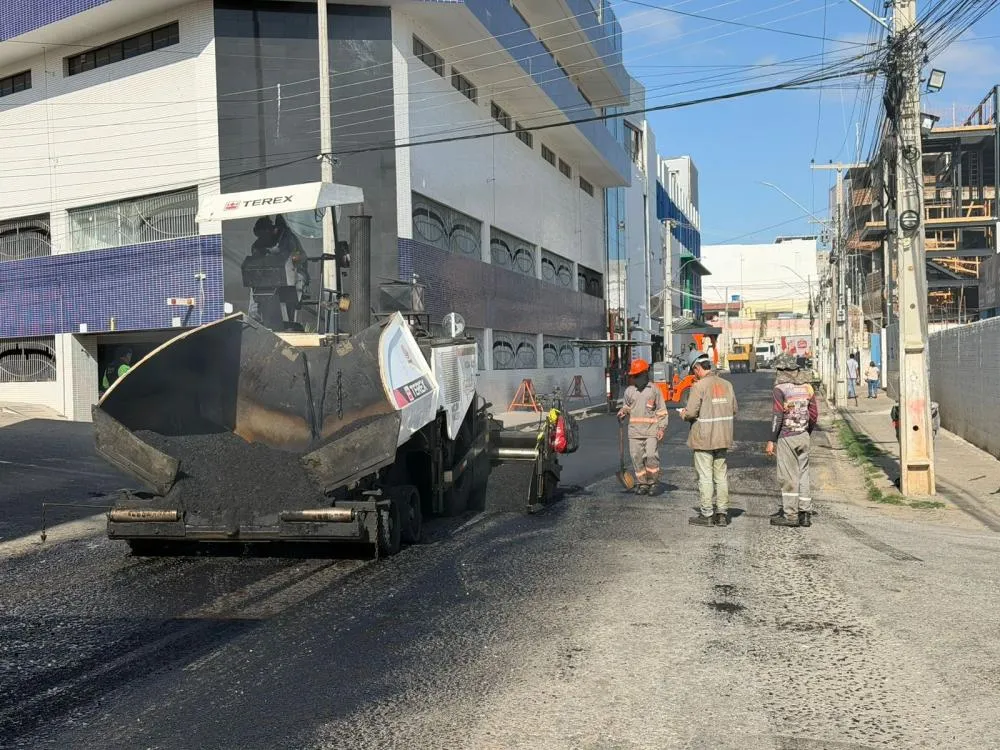 Prefeitura de Patos inicia recapeamento asfáltico na Rua Vereador Joaquim Leitão