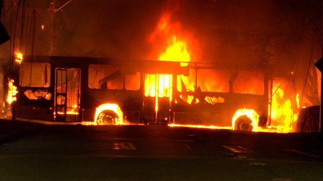 Motorista de ônibus queimado em incêndio está entubado no Trauma de João Pessoa