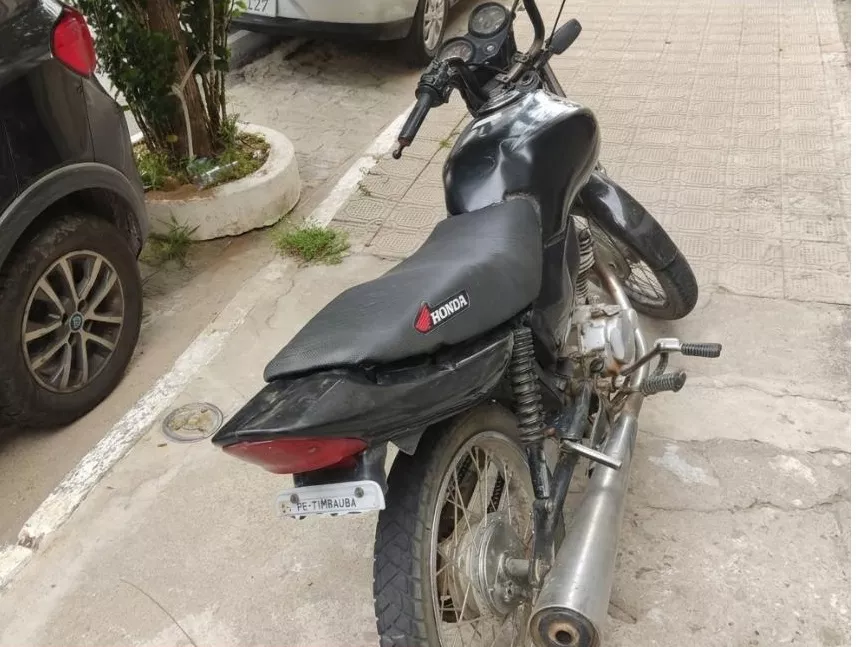 POLÍCIA MILITAR APREENDE VEÍCULO COM SINAIS IDENTIFICADORES ADULTERADOS EM CONDADO-PB