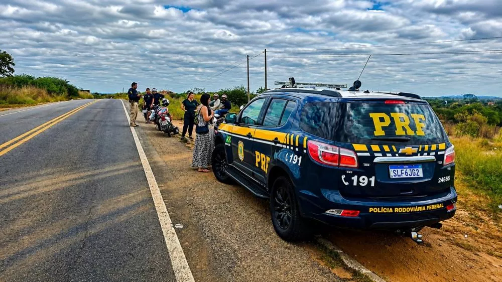 PRF realiza quase mil testes do bafômetro e prende três motoristas durante período junino no Sertão da Paraíba