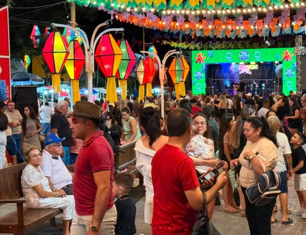 Terreirinho do Forró se consolida como espaço cultural e reúne famílias, casais e turistas durante o São João de Patos 2026