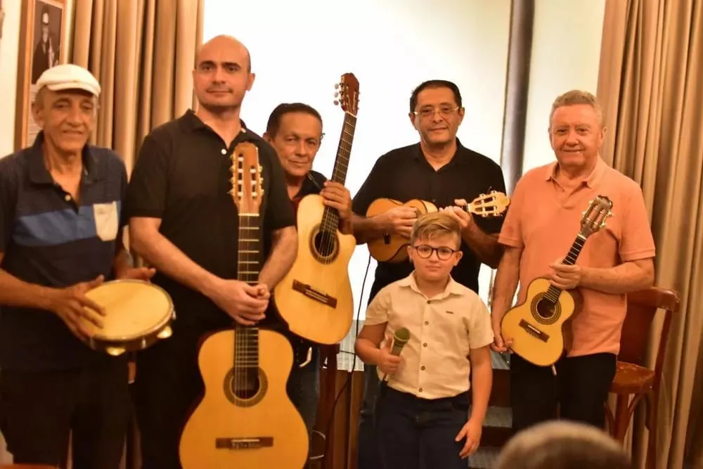Clube do Choro de Patos participa do lançamento do livro SÓS em noite de celebração à cultura patoense