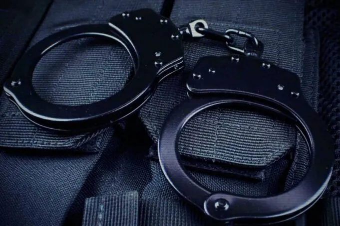 Polícia Militar cumpre mandado de prisão na manhã desta sexta-feira (26) em Patos 