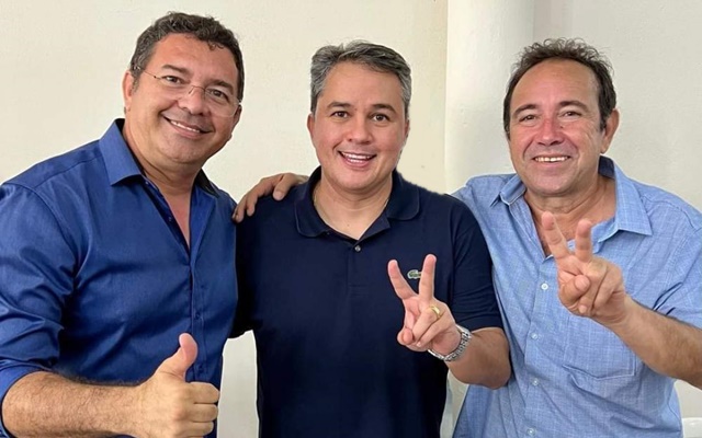 Senador disponibiliza mais de um milhão em recursos para calçamentos em Teixeira 