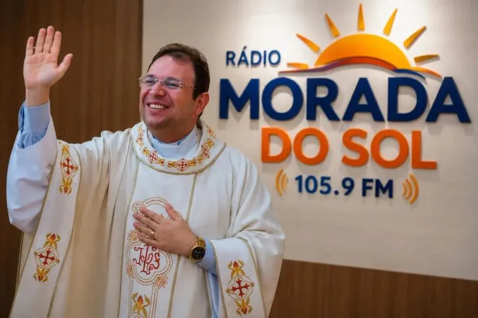 Padre Fabrício estreia nesta sexta-feira na Rádio Morada do Sol com o programa “Força e Vitória”