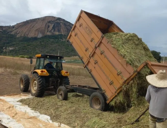 Produção de silagem reforça apoio aos produtores rurais em São José de Espinharas