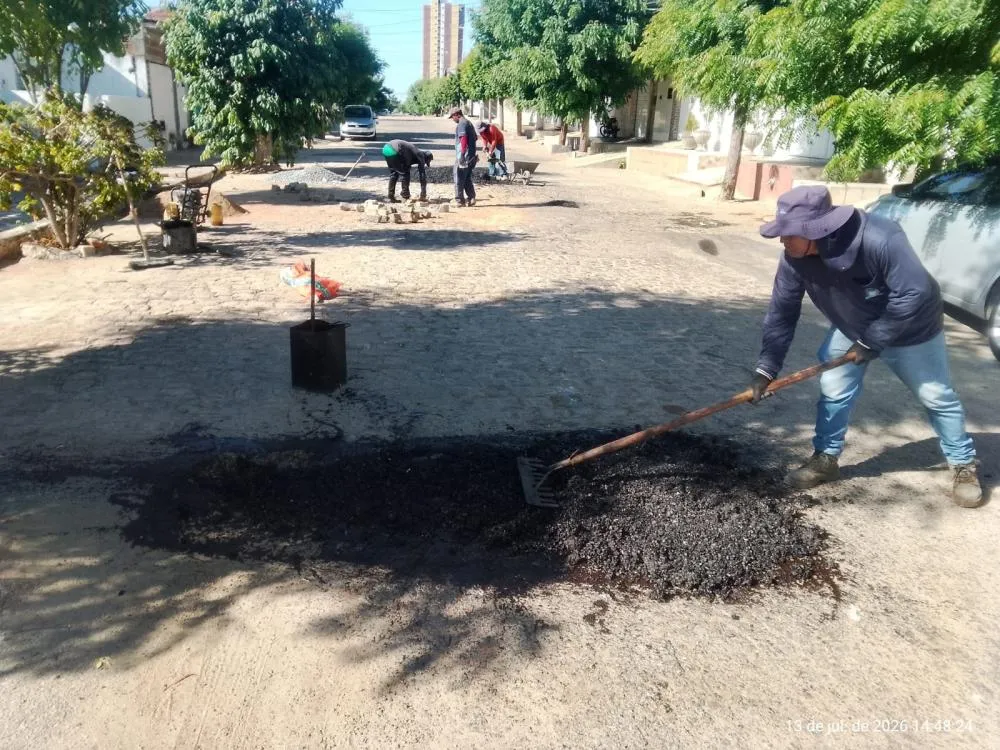 Prefeitura de Patos leva melhorias a diversas localidades com frentes de trabalho