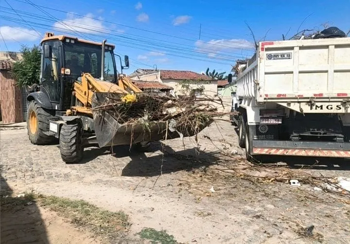 Prefeitura de Patos mantém força-tarefa de limpeza e manutenção em diversos bairros