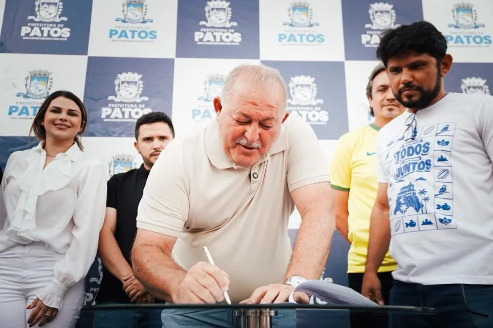 Prefeitura de Patos inicia programa para complementar pavimentação de trechos ruas