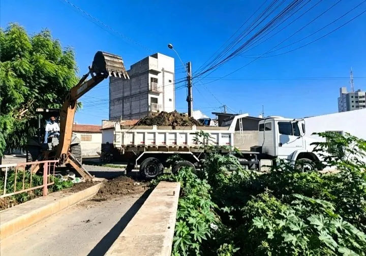 Prefeitura de Patos realiza ações de limpeza, manutenção e reforça frota de serviços urbanos