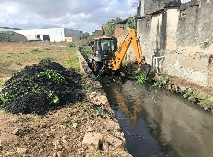 Serviços Públicos mantém ações de limpeza e manutenção em diferentes pontos de Patos