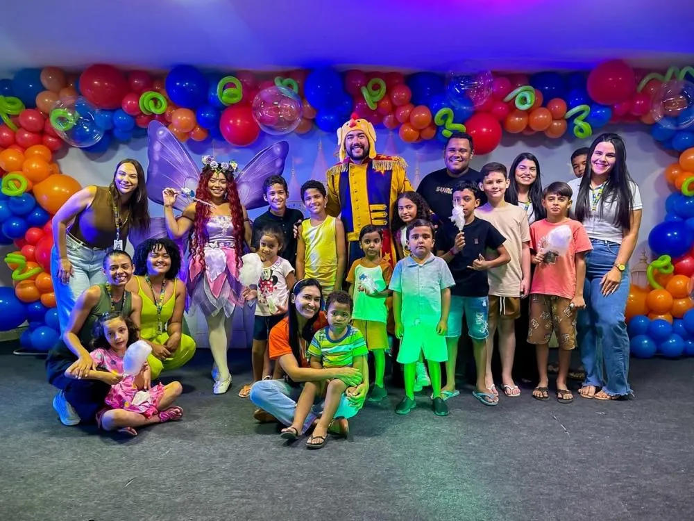 Crianças acompanhadas pela rede socioassistencial assistem ao projeto teatral “O Reino do Faz de Conta”