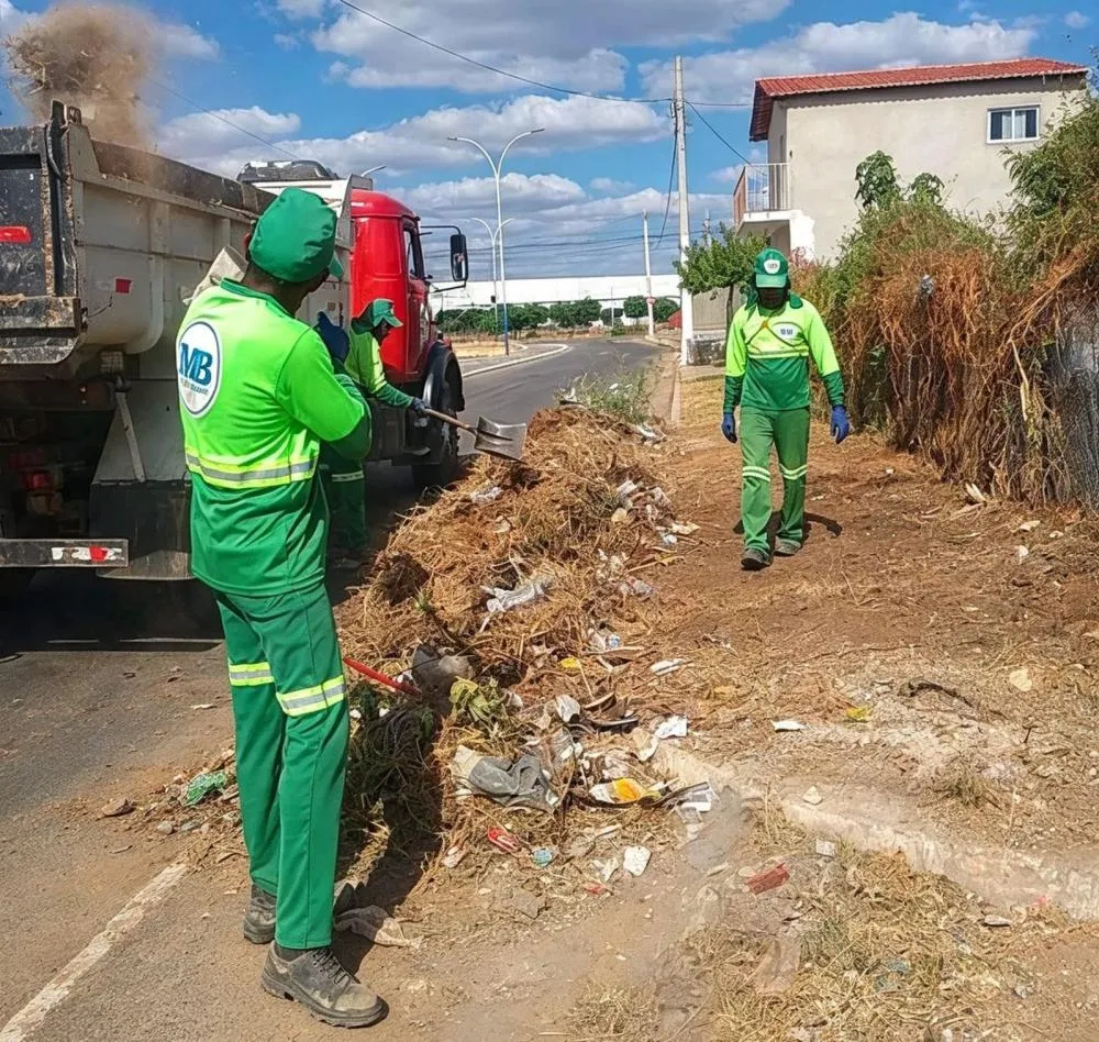 Prefeitura de Patos realiza limpeza urbana, treinamento e revitalização no centro