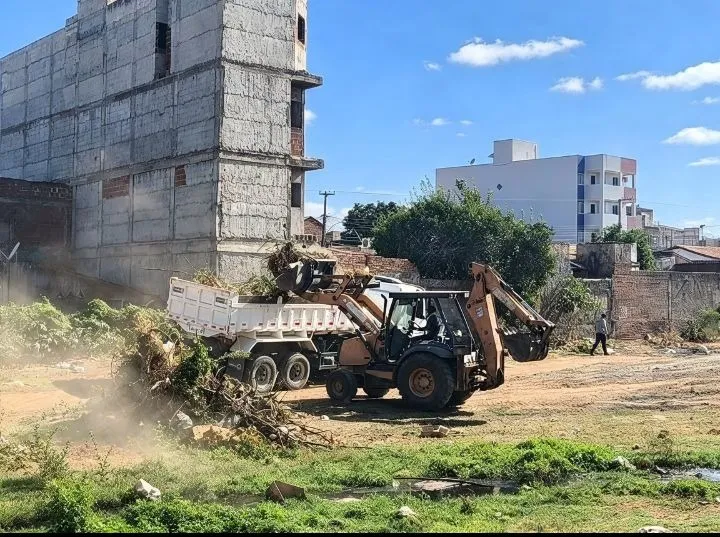 Prefeitura acelera mutirão de limpeza e reformas em Patos