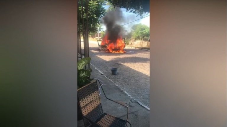 Sargento da PM evita morte de mulher grávida em incêndio de carro, no Sertão