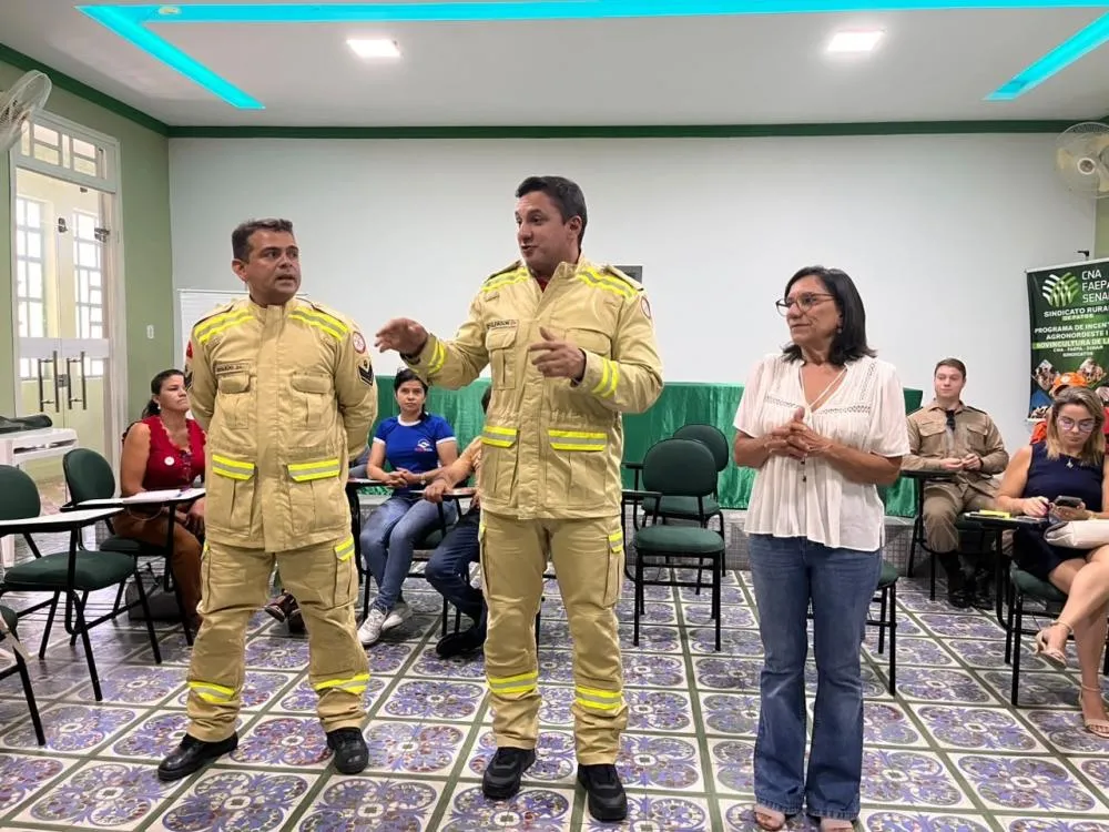Prefeitura de Patos promove palestra sobre prevenção e combate a incêndios na vegetação para agricultores