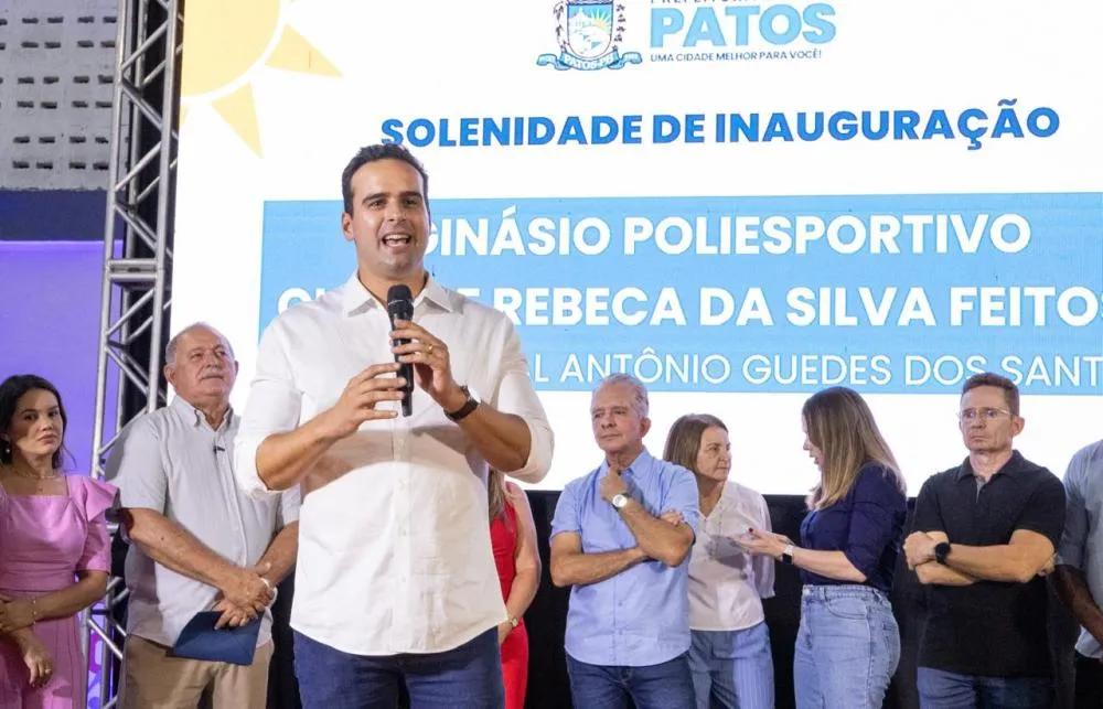 Lucas Ribeiro inaugura ginásio em Patos e acompanha avanços na saúde com novos equipamentos
