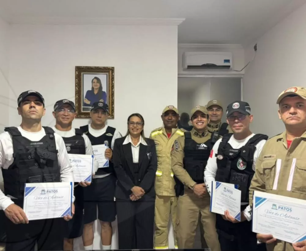 Policiais militares da Ciclopatrulha do 3º BPM recebem Voto de Aplauso na Câmara Municipal de Patos