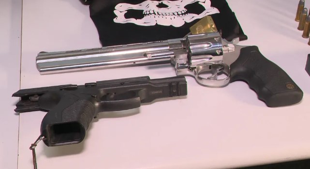 Polícia diz que após ataque em Aracruz, atirador guardou armas, almoçou e seguiu para casa de praia com os pais