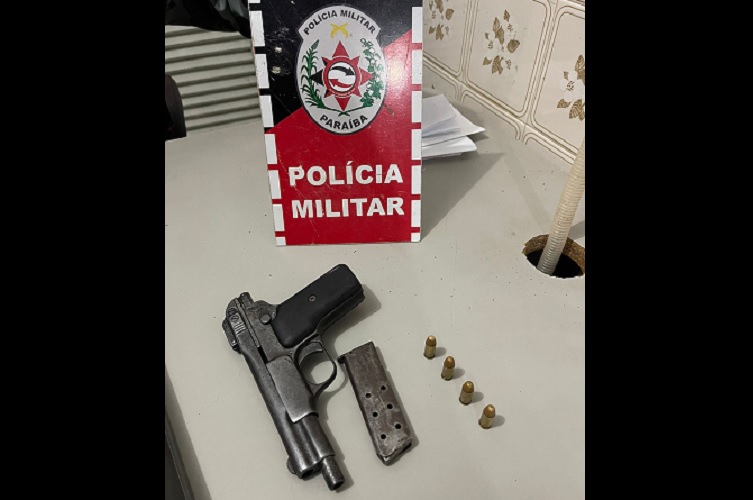 Homem é preso com arma e várias munições durante evento em clube recreativo
