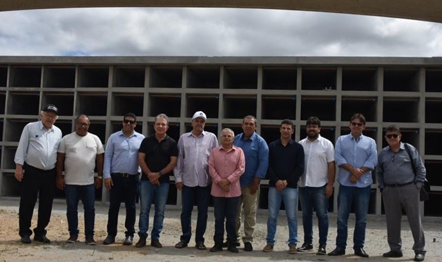 Prefeitura de Patos inicia busca de terreno para construção de cemitério vertical 