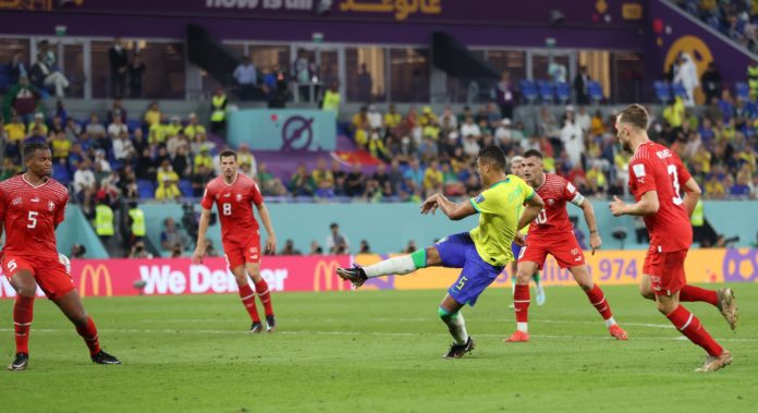 Com golaço de Casemiro, Brasil vence retranca da Suíça e se classifica às oitavas da Copa do Mundo