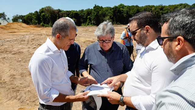 João Azevêdo visita obras iniciadas do Polo Turístico Cabo Branco e destaca importância dos empreendimentos para a economia do estado