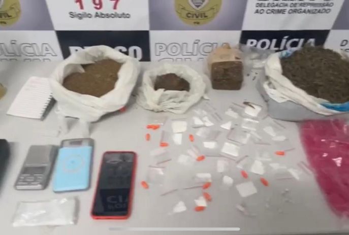 Polícia impende homicídio e prende 'gerente' do tráfico em CG