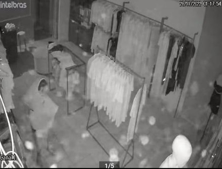 Casal arromba e furta loja de roupas em Cajazeiras PB