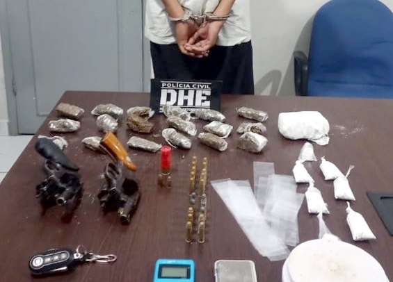 Policiais da DHE-Patos, predem suspeitos com armas, drogas e bastante munição