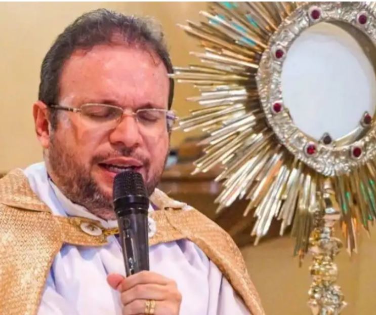 Fenômeno de evangelização digital: padre Fabrício ultrapassa a marca de 250 mil seguidores nas redes sociais