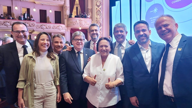 João Azevêdo consegue junto ao governo Lula onze obras estruturantes do PAC para a Paraíba no valor de R$ 2,45 bilhões 