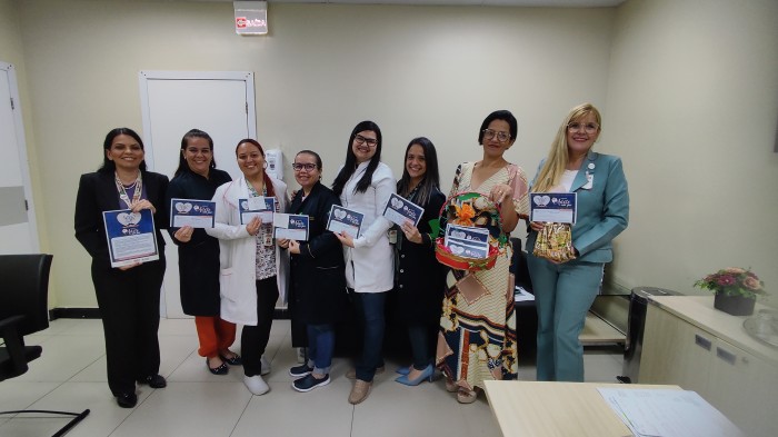 Dia dos Pais: pacientes internados no Hospital Metropolitano recebem cartinhas e presentes