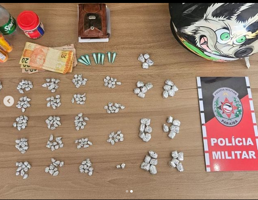 POLÍCIA MILITAR APREENDE, EM APARECIDA, SUBSTÂNCIAS SIMILARES A ENTORPECENTES E MOTOCICLETA COM IRREGULARIDADES