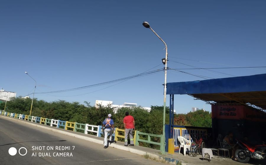 Em Patos, criminosos furtam mais de 100 metros de fios da rede elétrica e deixam ponte do São Sebastião às escuras