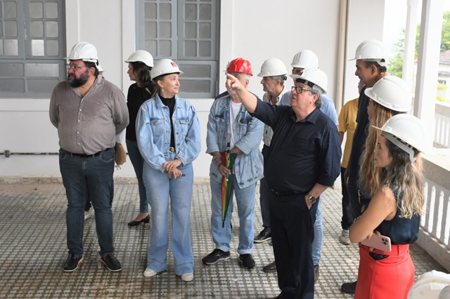 João Azevêdo inspeciona obras do Parque Tecnológico Horizontes de Inovação e da segunda etapa da restauração do Palácio da Justiça