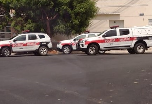 Dois homens armados assaltam residência de empresário no Centro de Santa Luzia