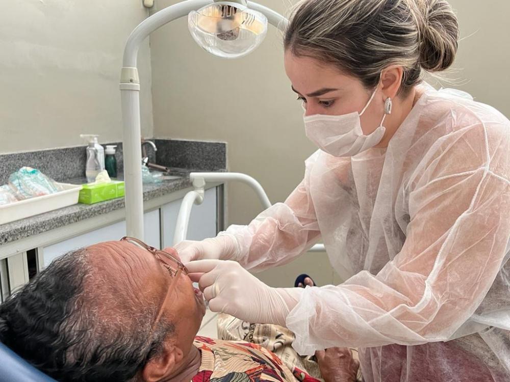 Prefeitura de Patos melhora a qualidade de vida de pacientes com entrega de mais de 400 próteses dentárias