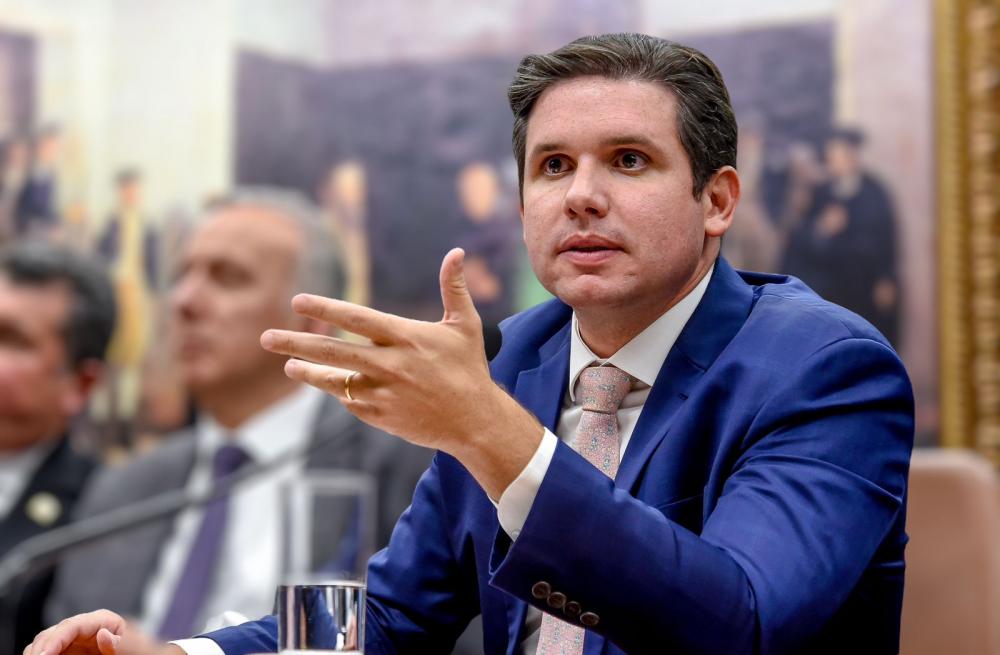Hugo Motta busca soluções para crise financeira dos municípios em reunião com bancada paraibana